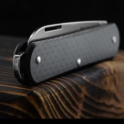 Fox Vulpis 1 Carbon Fibre Penknife -Outdoor Products Sale FOX FX VP130CFdet2 02481.1686577598