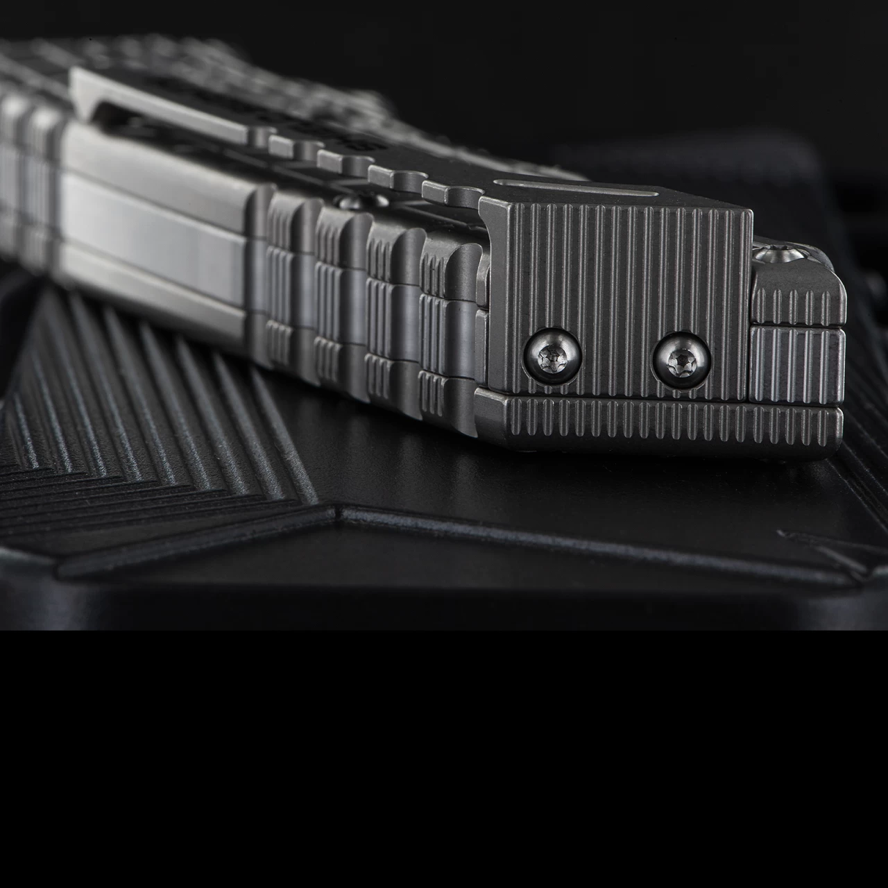 Midgards-Messer Shield Sights Folding Knife 7 Midgards-Messer Shield Sights Folding Knife - Image 5